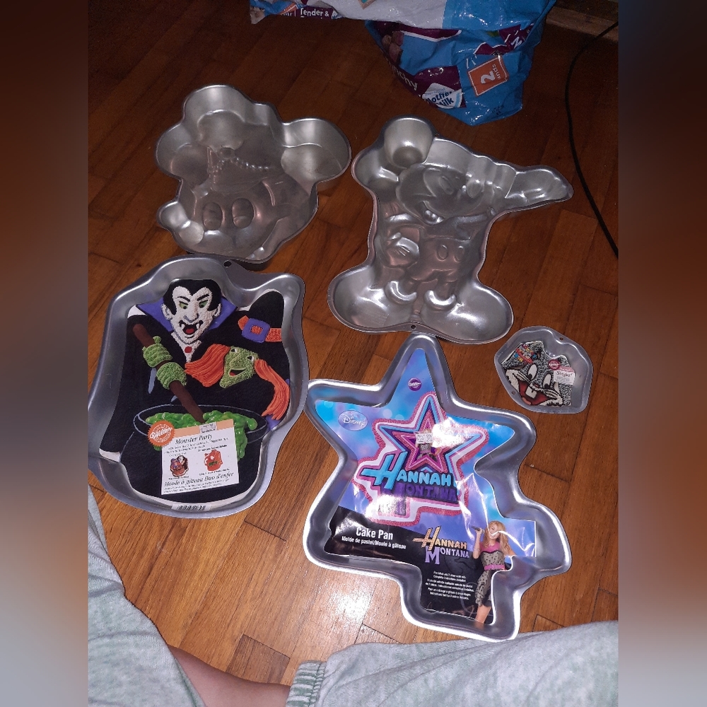 Cake pans - Picture 2 of 13